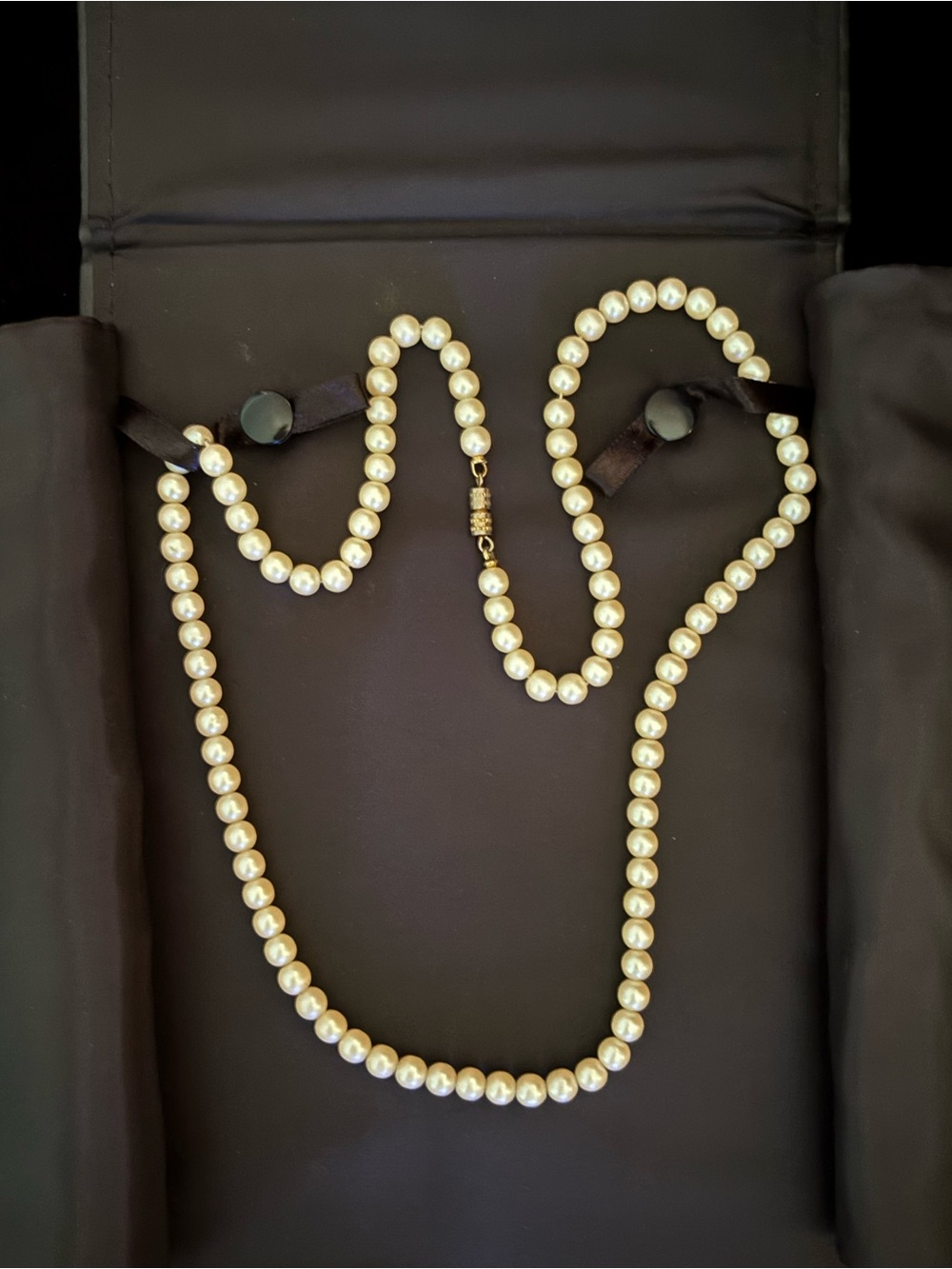 Vintage Classic Pearl Strand Necklace - Cream Pearls - Picture 7 of 13